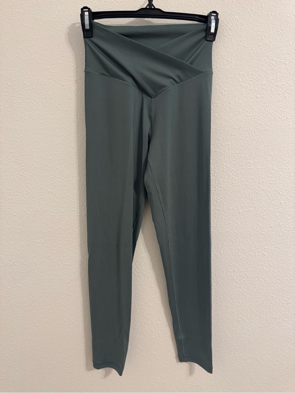 OFFLINE by Aerie Real Me Crossover Leggings Green 7/8 High Rise M
